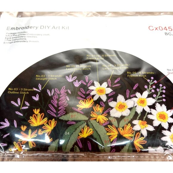 Embroidery DIY Art Kit With Floral Pattern - Picture 3 of 3